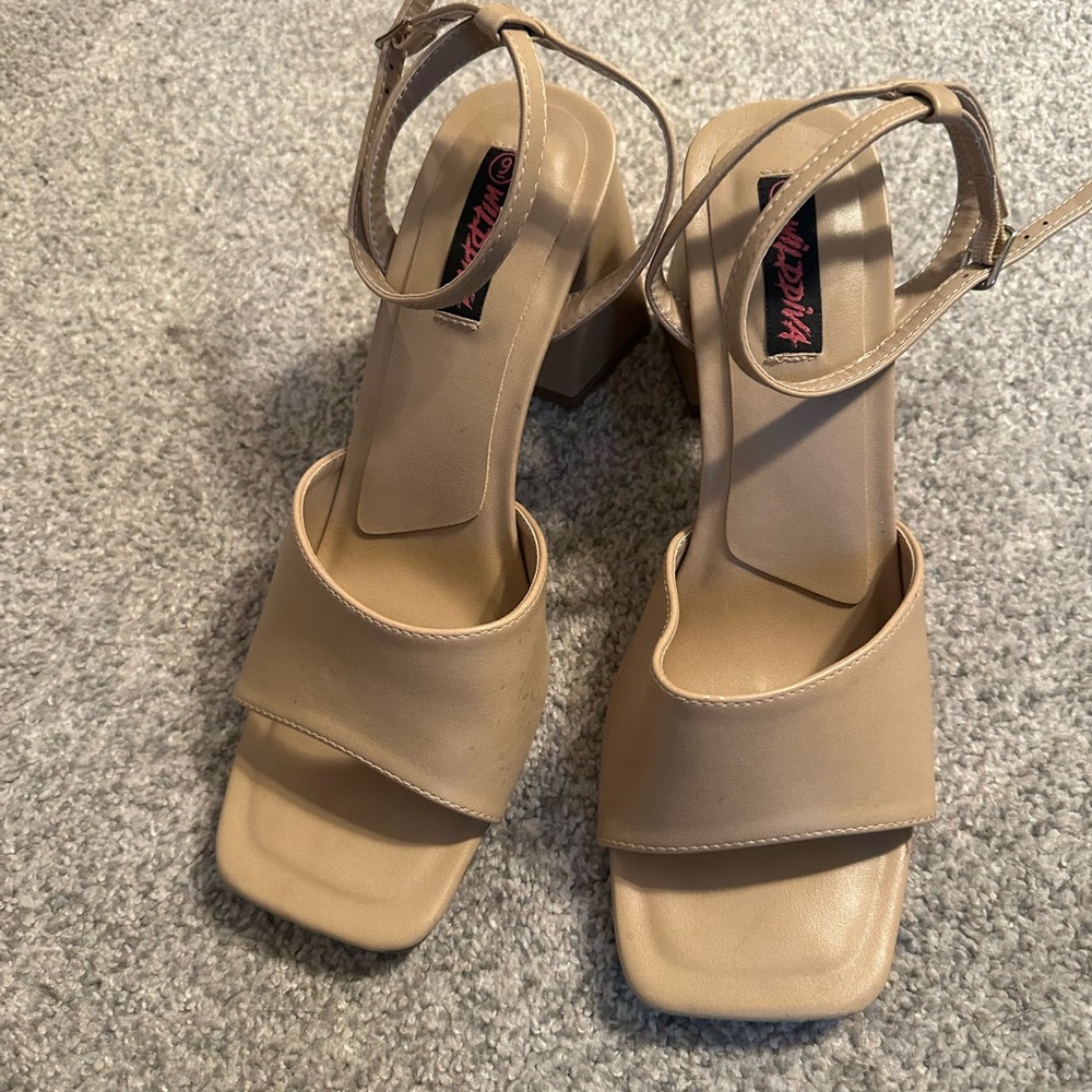 Heels - Picture 3 of 3